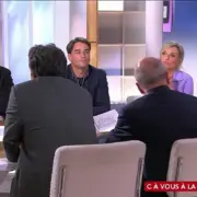 benoit poelvoorde prend la place de julian bugier au jt de 13 heures de france 2