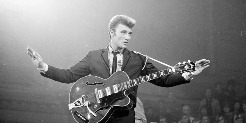 Performance of Johnny Hallyday 1963 08 scaled